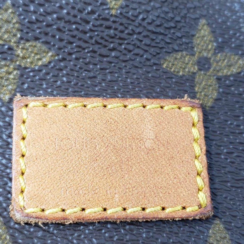 Auth Louis Vuitton Monogram Saumur 30 Crossbody - Picture 15 of 16